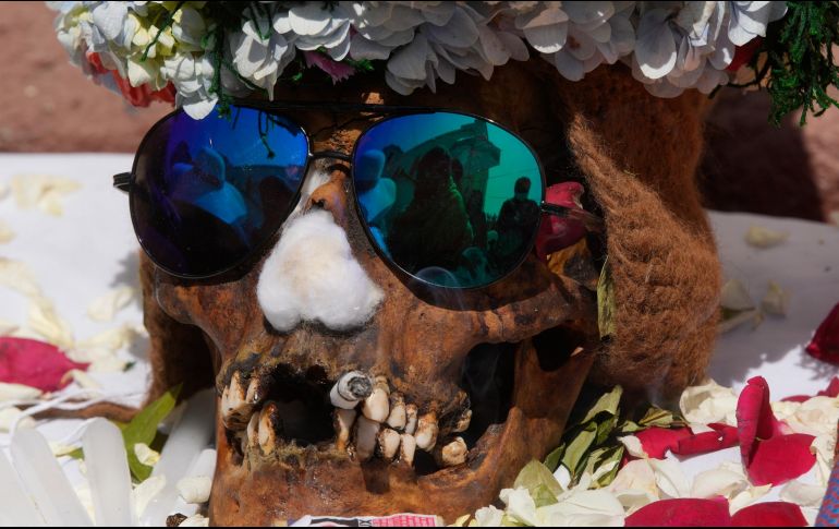 Una tradición poco usual e interesante es la que se vive en Bolivia donde se veneran cráneos humanos en el llamado día de las 