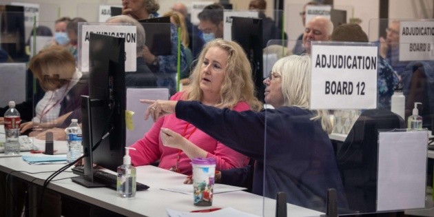 United States Elections: Incidents reported with voting machines and mail-in ballots