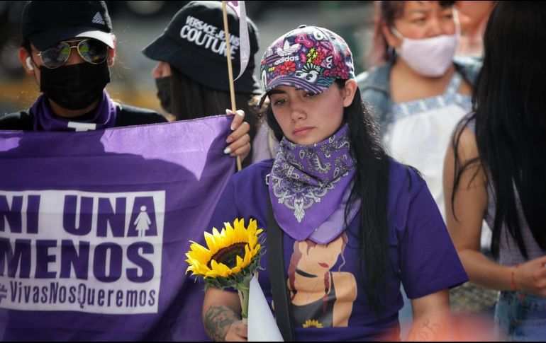 Amigos y familiares de Ariadna Fernanda López marcharon esta tarde de lunes del Monumento a la Revolución a la Fiscalía de la Ciudad de México para exigir justicia por su feminicidio. SUN/F. Rojas