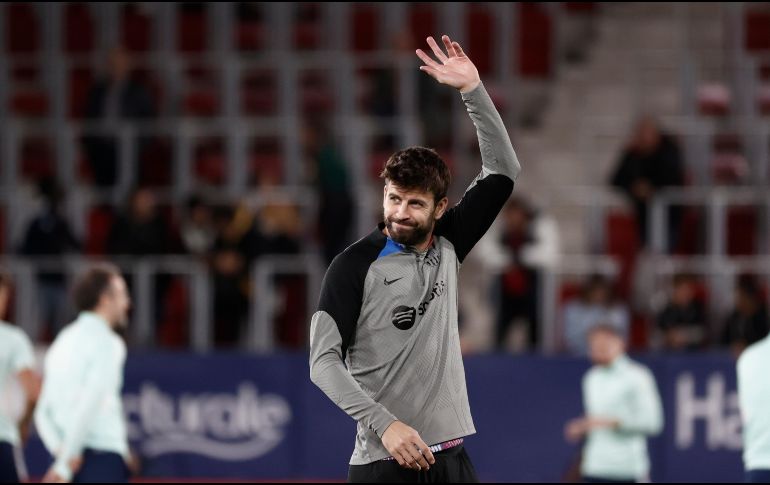 Gerard Piqué no podrá jugar el último derbi catalán de su carrera. EFE/J. DIGES