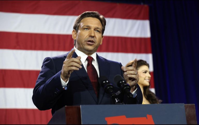 El gobernador de Florida, Ron DeSantis, ganó este martes la reelección para un segundo periodo al vencer al demócrata Charlie Crist. AFP