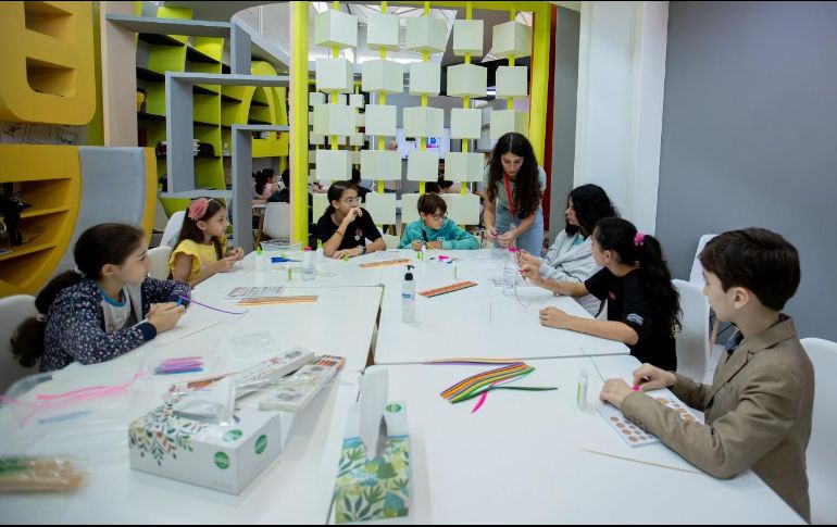 La Feria Internacional del Libro de Sharjah (SIBF) alberga un total de mil 500 actividades dirigidas por 150 invitados de 57 países. ESPECIAL/SIBF