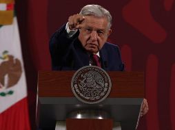 López Obrador dijo que el lunes pasado, cuando retó a sus adversarios a llegar al Zócalo, no sabía que estaría ocupada por un juego de beisbol. SUN / C. Mejía