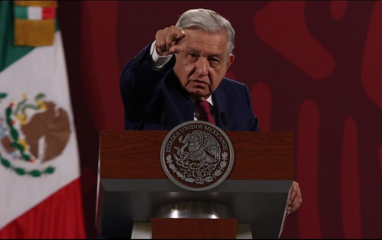 López Obrador dijo que el lunes pasado, cuando retó a sus adversarios a llegar al Zócalo, no sabía que estaría ocupada por un juego de beisbol. SUN / C. Mejía