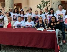 Integrantes del Colectivo Luz de Esperanza se manifestaron frente al Congreso de Jalisco este miércoles. ESPECIAL