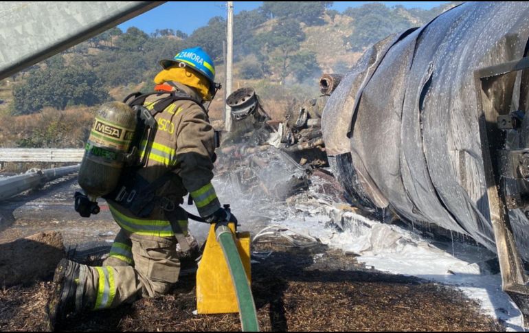 El chofer del vehículo resultó lesionado tras el accidente. ESPECIAL/UEPCBJ