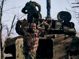 Rusia abandona no sólo su mayor trofeo de campaña, sino también la capital de una de las cuatro zonas que se anexionó a finales de septiembre. AP/B. Armangue