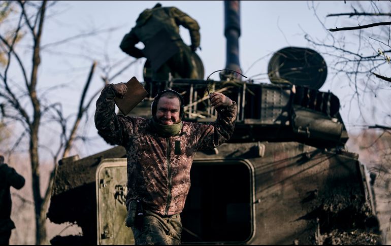 Rusia abandona no sólo su mayor trofeo de campaña, sino también la capital de una de las cuatro zonas que se anexionó a finales de septiembre. AP/B. Armangue