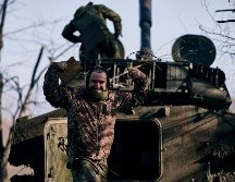 Rusia abandona no sólo su mayor trofeo de campaña, sino también la capital de una de las cuatro zonas que se anexionó a finales de septiembre. AP/B. Armangue