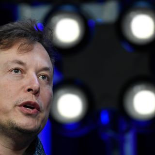 Acciones de Tesla caen a su mínimo en dos años tras ventas de Musk