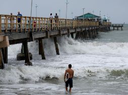 Según los pronósticos, la tormenta tocaría tierra la noche del miércoles en Florida, antes de dirigirse hacia Georgia y las Carolinas entre jueves y viernes. AFP/J. Raedle