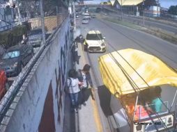 Auto embiste puesto y moto en Ecatepec; muere un niño. ESPECIAL