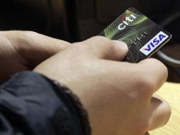 Los productos más reclamados fueron la tarjeta de crédito con 27% de participación, tarjeta de débito con 24% y cuenta de ahorro con 9 por ciento. AP / ARCHIVO
