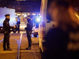 Oficiales de policía en la escena en Bruselas, Bélgica. EFE/O. Hoslet