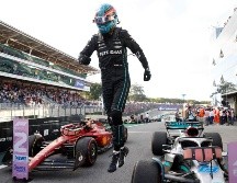 Este sábado la escudería británica Mercedes festeja por el triunfo de George Russell en la Carrera Sprint del Gran Premio de Brasil. EFE / F. Bizerra