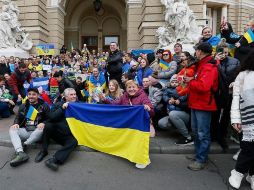 El ejército ucraniano reconquistó más de 60 localidades de la región de Jersón, y el ambiente festivo no tardó en manifestarse. EFE