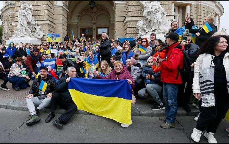 El ejército ucraniano reconquistó más de 60 localidades de la región de Jersón, y el ambiente festivo no tardó en manifestarse. EFE