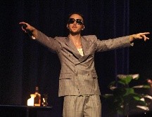 Parece que no afecta al intérprete que sea su primera visita a esta ciudad, conoce a su audiencia, sabe inducir al salto y cuándo apartar las gafas oscuras. EL INFORMADOR/A. CAMACHO