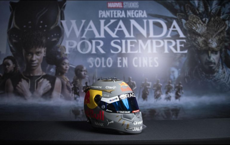Casco de Checo Pérez inspirado en “Pantera Negra: Wakanda por siempre”. ESPECIAL/THE WALT DISNEY COMPANY.