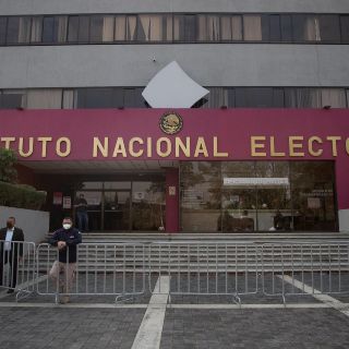 Critican a actrices por su pronunciamiento ante el INE