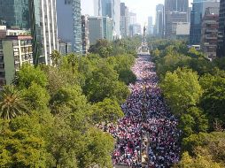 Al término del mitin, los asistentes entonaron en Himno Nacional, y se comprometieron a realizar tareas de difusión en contra de la reforma del INE. SUN / D. Prado