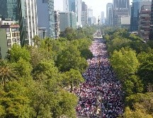 Al término del mitin, los asistentes entonaron en Himno Nacional, y se comprometieron a realizar tareas de difusión en contra de la reforma del INE. SUN / D. Prado