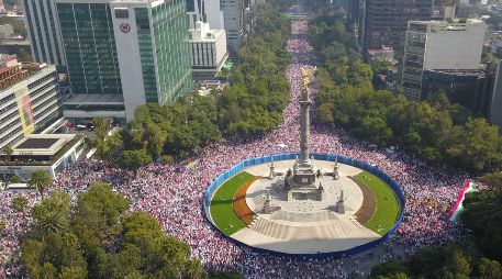 El ex presidente Felipe Calderón estimó una asistencia de medio millón de personas en la marcha contra la reforma electoral en la Ciudad de México. EL UNIVERSAL