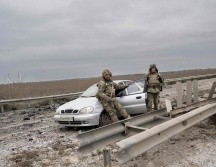 El presunto militar vestido de civil fue capturado por militares ucranianos en la ciudad de Jerson, la cual recién acababa de ser reconquistada el pasado viernes. AFP