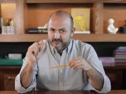 Villanueva reiteró que en 2015 la UdeG recibía un presupuesto por alumno de casi 29 mil pesos, cantidad que disminuyó sustancialmente, ya que en 2023 será de apenas 20 mil pesos por alumno.