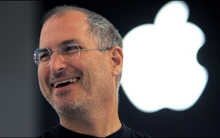 Las sandalias usadas por el empresario Steve Jobs alcanzan precios elevados en subasta. AP/C. Ena