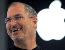 Las sandalias usadas por el empresario Steve Jobs alcanzan precios elevados en subasta. AP/C. Ena