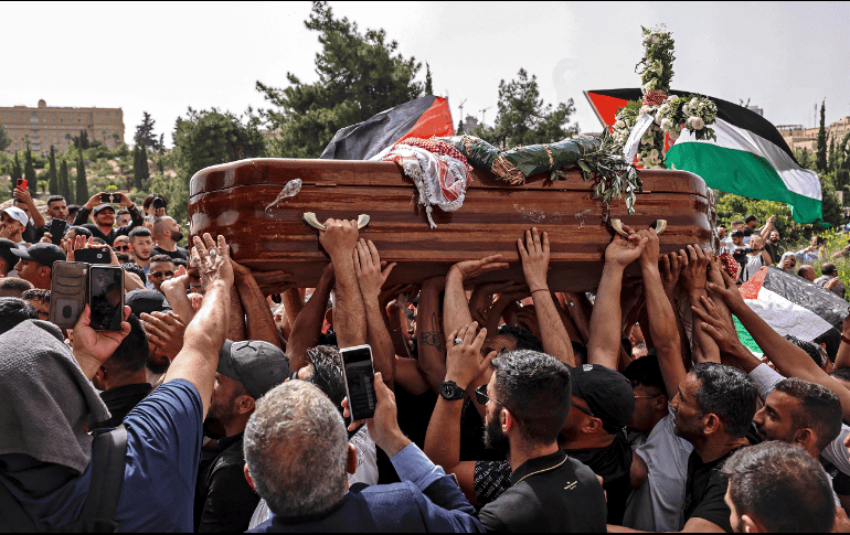 La familia de Abu Akleh y Al Jazeera acusan a Israel de haber atacado y matado intencionalmente a la periodista de 51 años. AFP/ARCHIVO