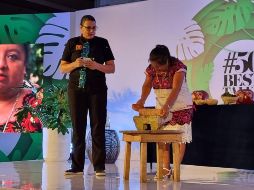 Exponentes como cocinera Rosalía Chay Chuc, de la comunidad Yaxunah, charlaron sobre cómo por ejemplo, en esta localidad yucateca, la tradición se ha transmitido de generación en generación para mantener vigentes rectas ancestrales como la cochinita pibil. ESPECIAL