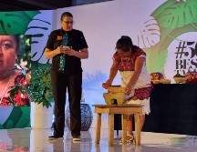 Exponentes como cocinera Rosalía Chay Chuc, de la comunidad Yaxunah, charlaron sobre cómo por ejemplo, en esta localidad yucateca, la tradición se ha transmitido de generación en generación para mantener vigentes rectas ancestrales como la cochinita pibil. ESPECIAL