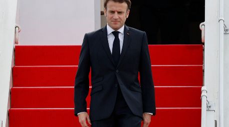 Emmanuel Macron llega a la isla indonesia de Bali para participar en la cumbre del G-20. AFP/L. Marin