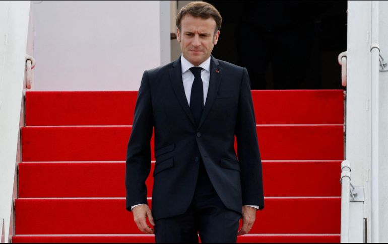 Emmanuel Macron llega a la isla indonesia de Bali para participar en la cumbre del G-20. AFP/L. Marin