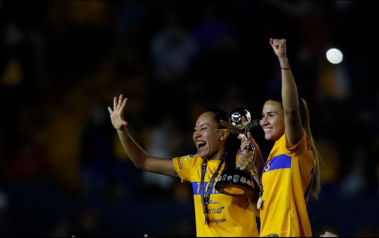 La entrenadora canadiense Carmelina Moscato y sus muchachas lo volvieron a hacer, Tigres Femenil, campeón de la Liga MX Femenil. IMAGO7