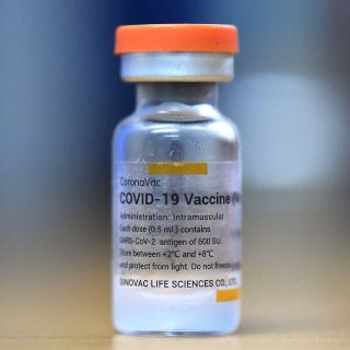 Viceministro de salud de Italia causa polémica por declaraciones de vacunas anticovid