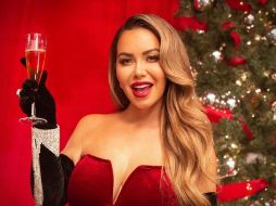 “Jingle Bells (Vamos All The Way)” fue escrita por Janney Marín (Chiquis), Ulises Lozano El Licenciado y Gaby Moreno y producida por Ulises Lozano El Licenciado. CORTESÍA