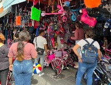 Tapatíos ya iniciaron con la lista de Santa para encontrar mejores ofertas. EL INFORMADOR/ ARTURO NAVARRO