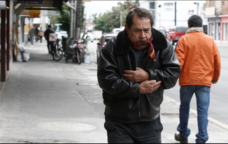 Puedes donar suéteres, cobertores y abrigos en buen estado y limpios para las personas más necesitadas. ARCHIVO