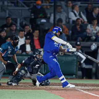 Charros apalea a Sultanes en casa