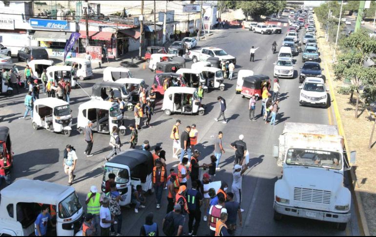 Debido a las protestas la avenida López Mateos fue escenario de un tráfico intenso por casi dos horas. EL INFORMADOR/ A. Navarro