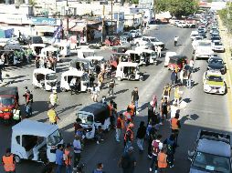 Los mototaxistas que se manifestaron quieren que regrese con vida su compañero “Pechocho”. Hoy volverán a protestar a las 09:00 horas en el mismo punto de la ciudad: Avenida López Mateos y Camino Viejo a Santa Ana. EL INFORMADOR/ A. Camacho
