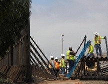 El plan antiinmigrante del gobernador de Texas, Greg Abbott, busca, entre otras medidas, militarizar la frontera para arrestar a migrantes ilegales y la construcción de muros fronterizos. EFE / ARCHIVO