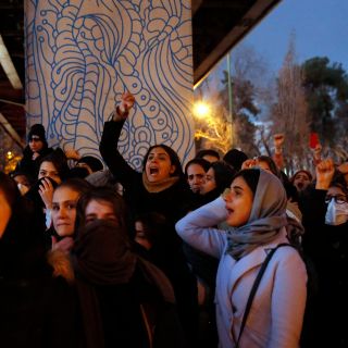 Irán dicta sentencias a muerte por protestas