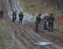 Según los elementos adelantados por Varsovia, el misil que cayó en Polonia sobre su frontera este y mató a dos personas procedería de Ucrania, algo que Kiev rechazó reiterando que era ruso. EFE / A. Reszko