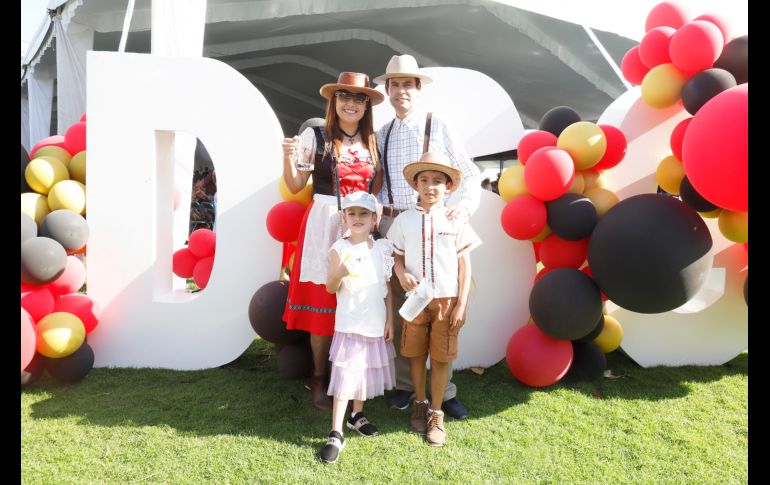 Yanin Moreno, Victoria Bonilla, Gustavo Bonilla, Gustavo Bonilla. GENTE BIEN JALISCO/Claudio Jimeno