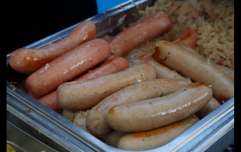 Salchicha roja y blanca. GENTE BIEN JALISCO/Claudio Jimeno