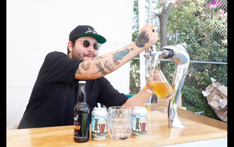 Sirviendo la Cerveza. GENTE BIEN JALISCO/Claudio Jimeno